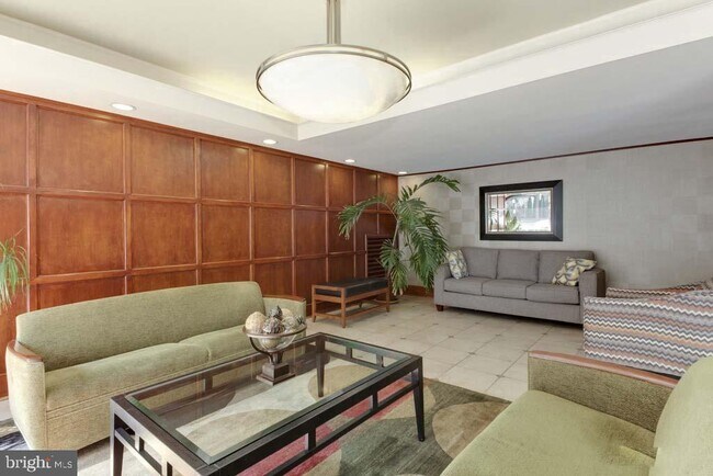 Building Photo - 922 24th St NW