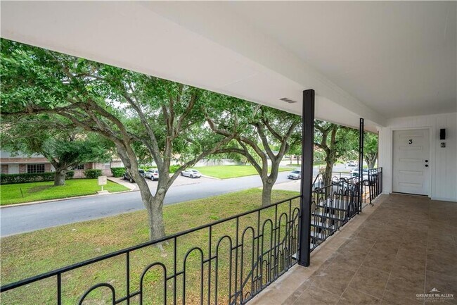 Building Photo - 1107 Shasta Ave W