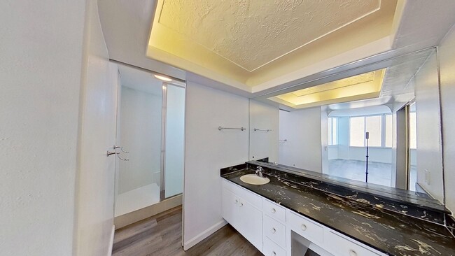 Building Photo - 2 Bedroom 2 Bath Home with an Amazing View...