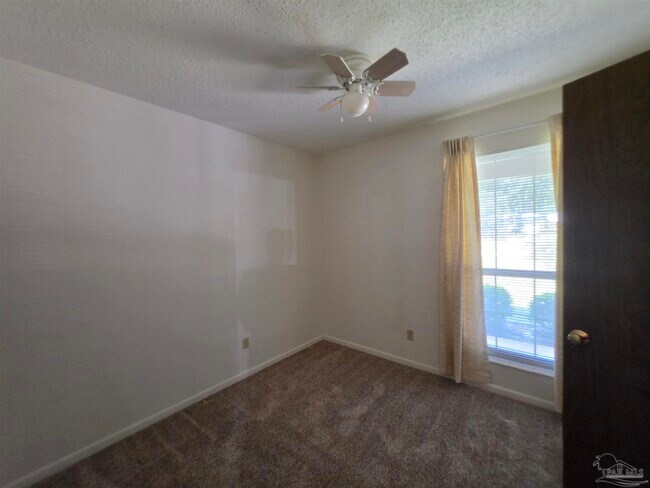 Building Photo - 5505 Fairview Dr