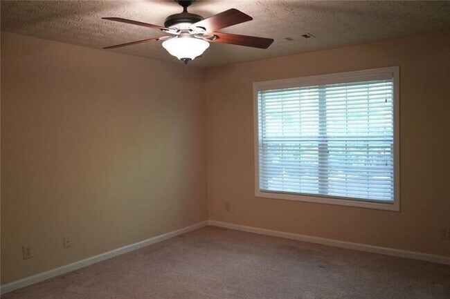 Building Photo - 4001 Riverlook Pkwy SE