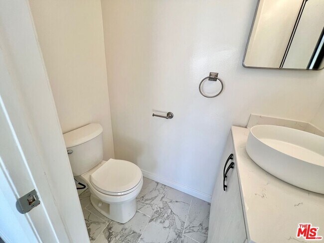 Building Photo - 1426 Orange Grove Ave