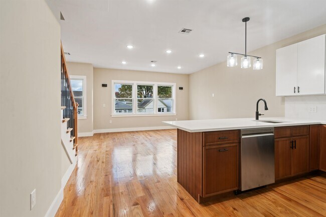 Building Photo - 277 Pearsall Ave