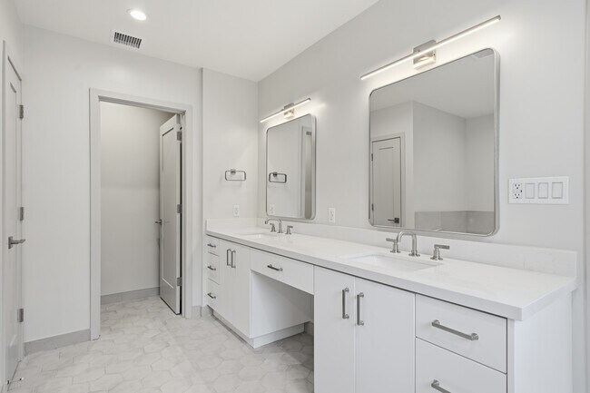 Building Photo - 5527 Burning Tree Dr