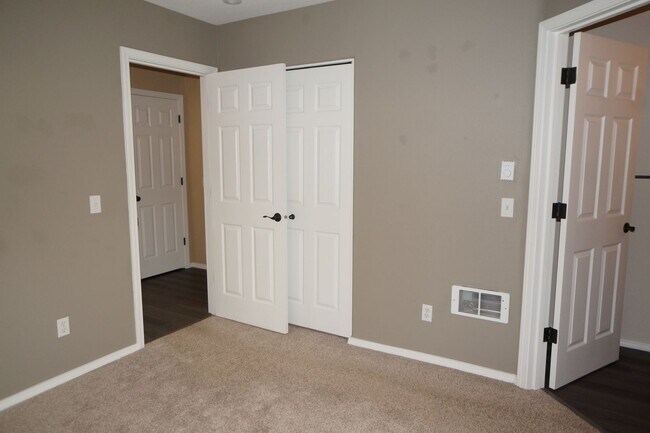 Building Photo - 2649 NW Kennedy Ct
