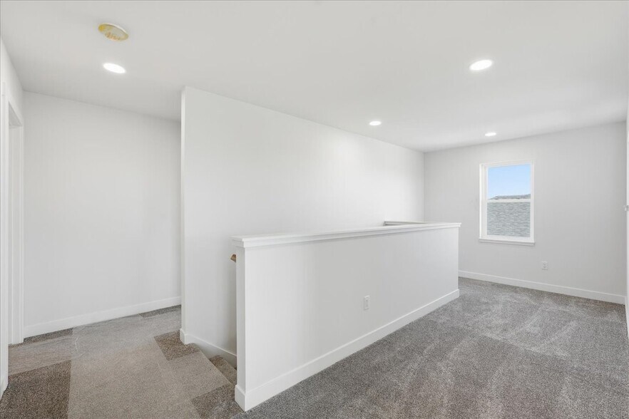 Building Photo - 290 Santa Maria Dr