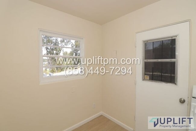 Building Photo - 550 Ritchey St