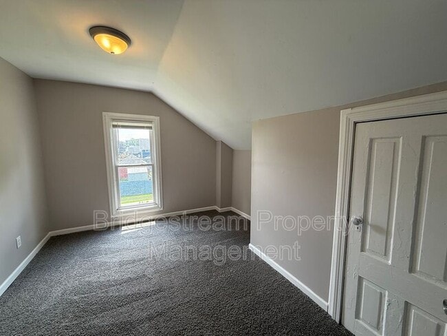 Building Photo - 921 Kent Ln S
