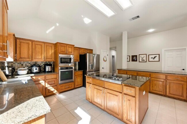 Building Photo - 9281 Scenic Bluff Dr