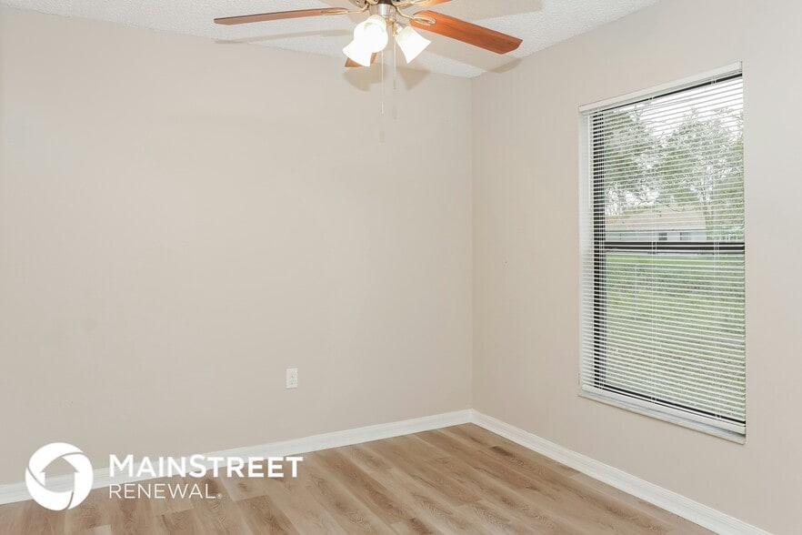 Building Photo - 430 Almansa St NE
