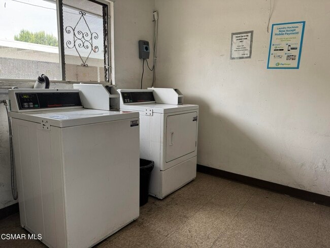 Building Photo - 13507 Victory Blvd