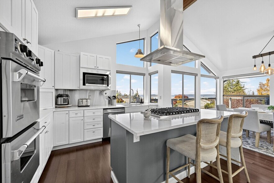 Building Photo - 5111 23rd Ave W