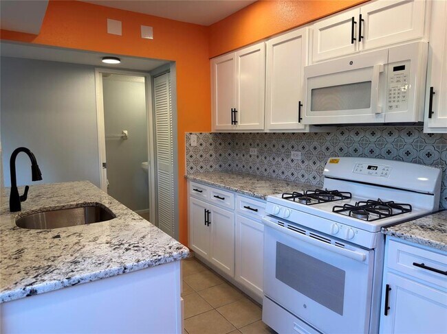 Building Photo - 824 Padua Ln