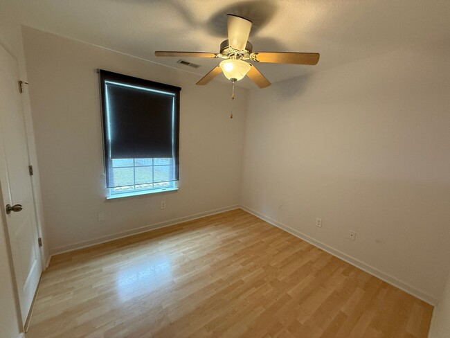 Building Photo - WELL MAINTAINED 4 BEDROOM 2.5 BATHROOM HOME
