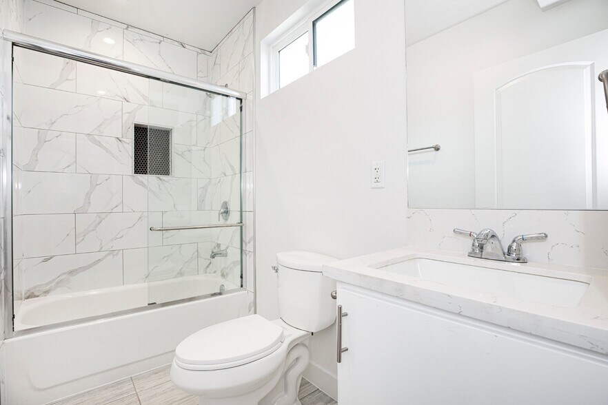 Building Photo - 5914 Tujunga Ave