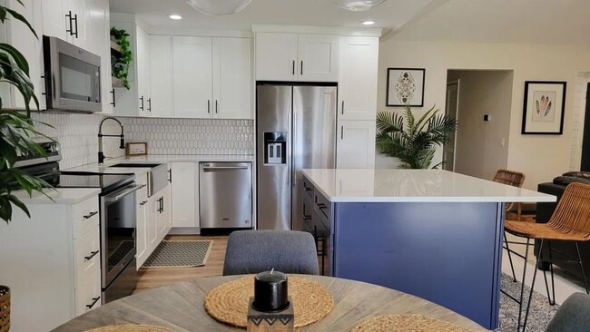 Building Photo - 5336 White Cliff Ln