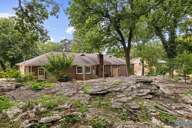 Building Photo - 820 Tannahill Dr SE
