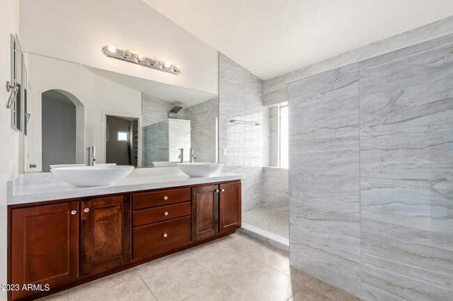 Building Photo - 40747 W Robbins Dr