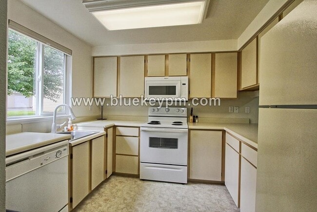 Building Photo - 13216 NE Salmon Creek Ave