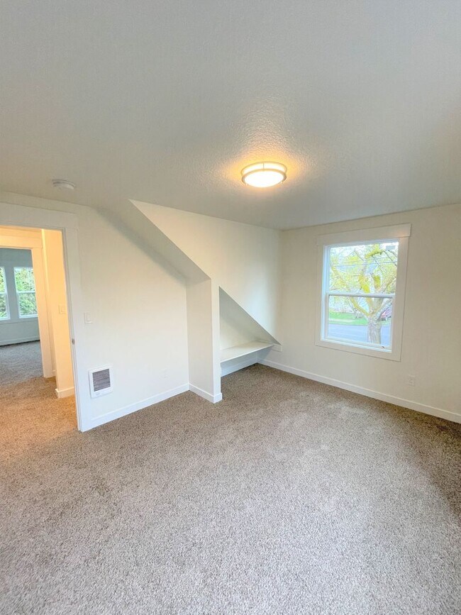 Building Photo - 620 SE 146th Ave