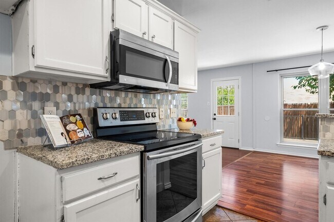 Building Photo - 1524 Briarcrest Dr