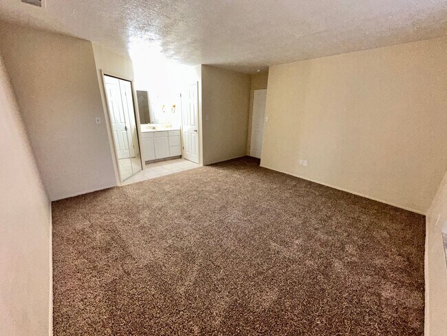 Building Photo - 3 Bedroom 2 Bathroom with 2 Car Garage
