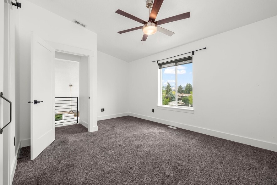 Building Photo - 7084 S 300 E