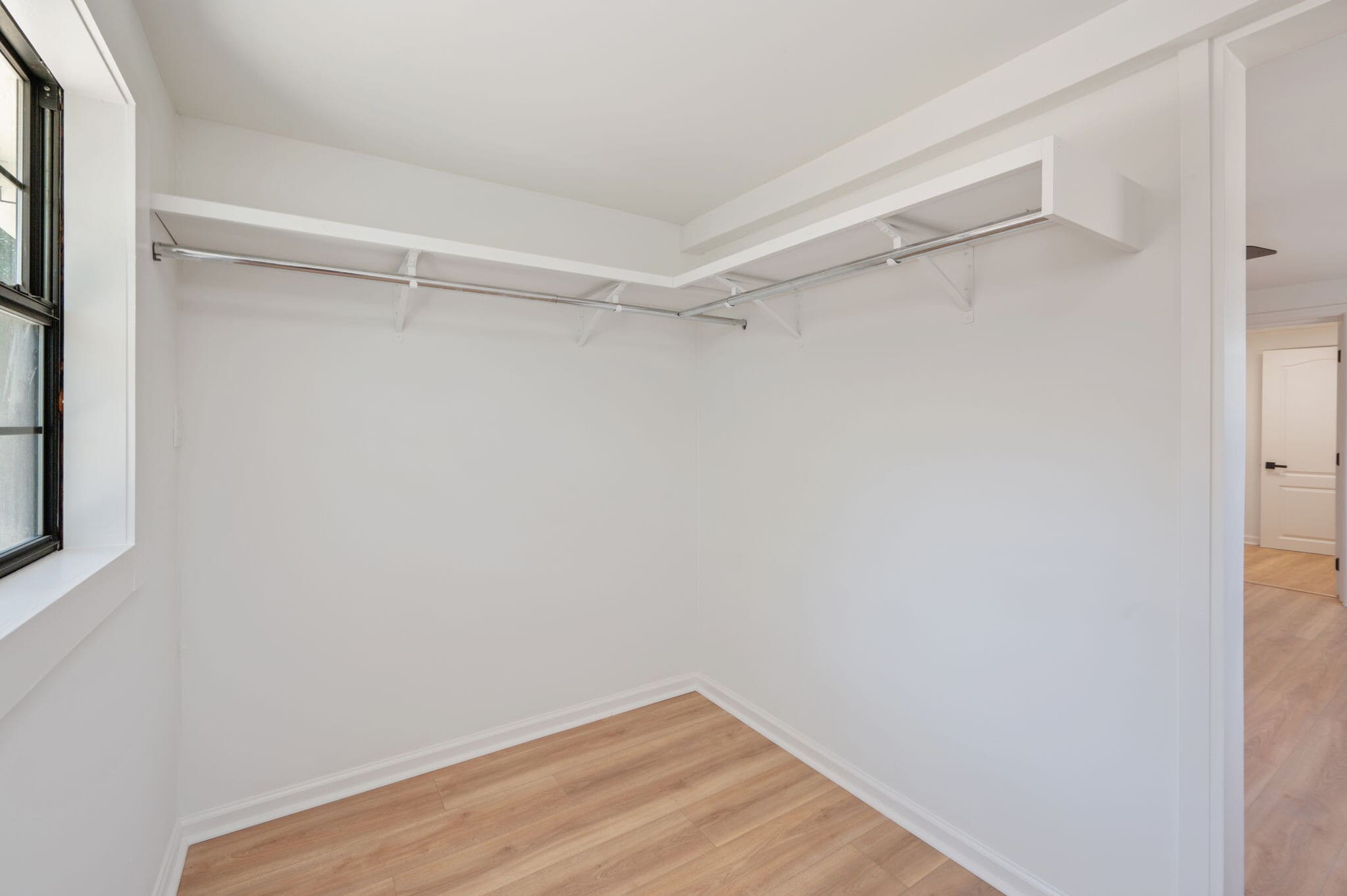 Building Photo - 1002 High Grove Ct