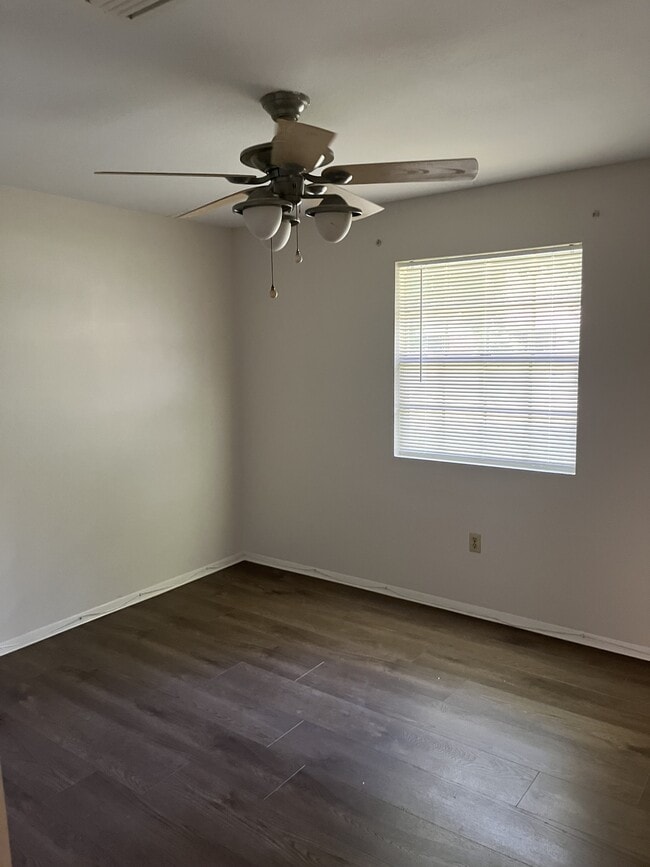 Building Photo - 1322 Hillcrest Dr