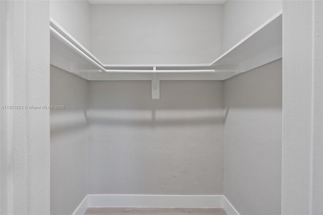 Building Photo - 1400 NE 5th Terrace