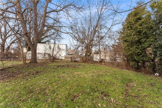 Building Photo - 2206 Kenneth Ave