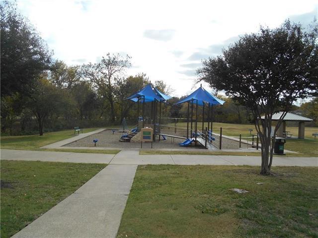 Building Photo - 3013 Foxhollow Dr