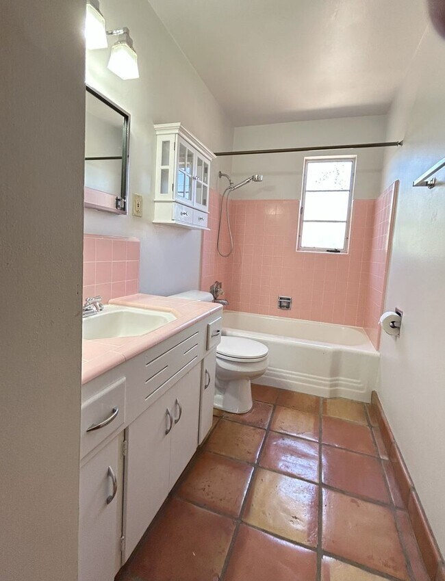 Building Photo - BEAUTIFUL RED BRICK HOME ON A LARGE CUL-DE...
