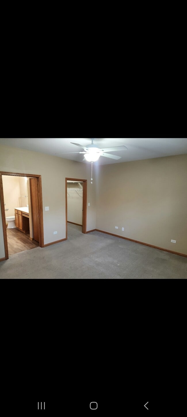 Building Photo - 1547 Millbrook Dr