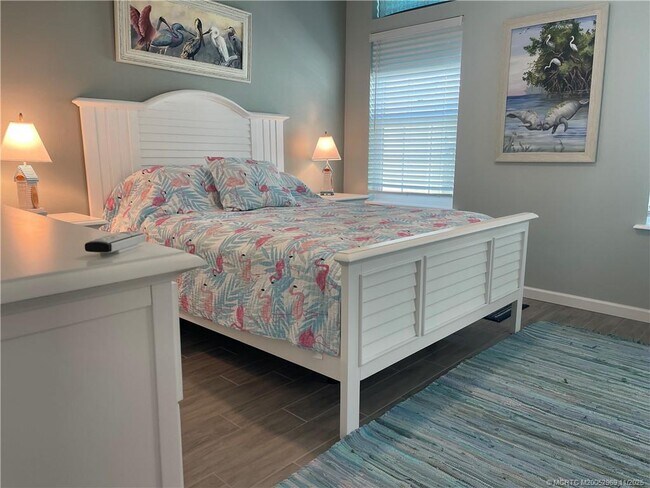 Building Photo - 118 NE Bay Dr