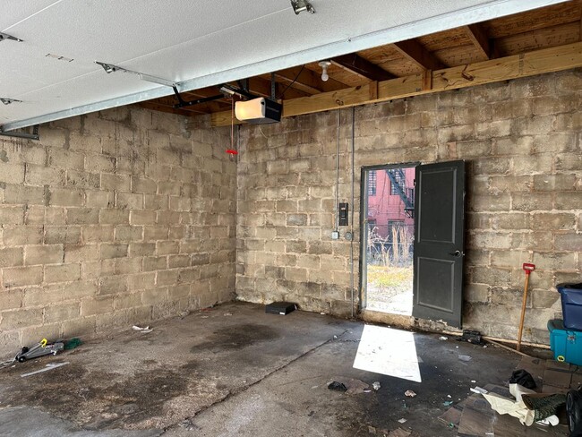 Building Photo - 1825 Madison Ave