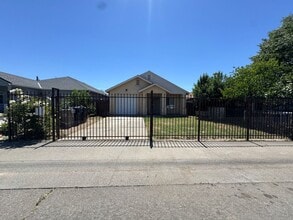 Building Photo - Charming 3 Bedroom, 2 Bathroom Home in Sacramento