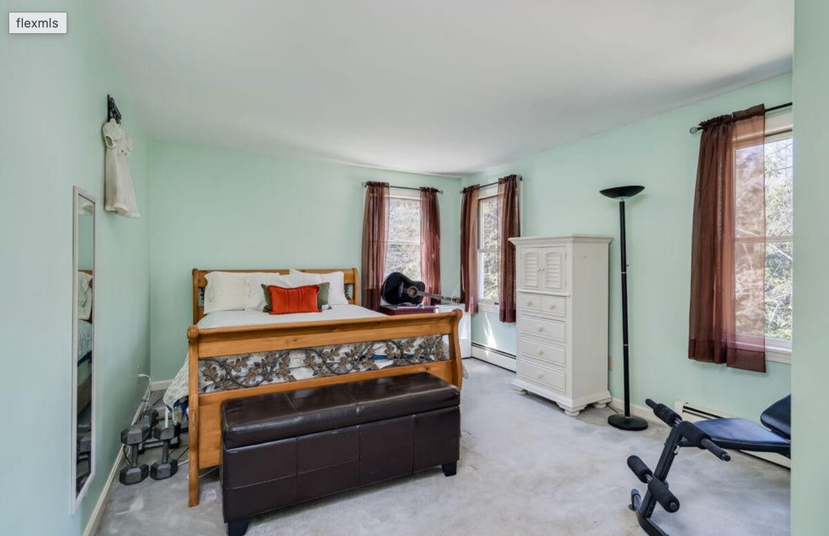 Building Photo - 13 White Pine Ln