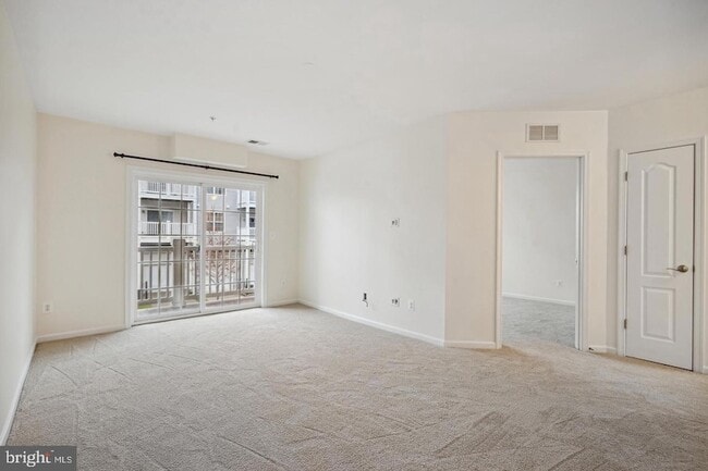 Building Photo - 22936 Spicebush Dr