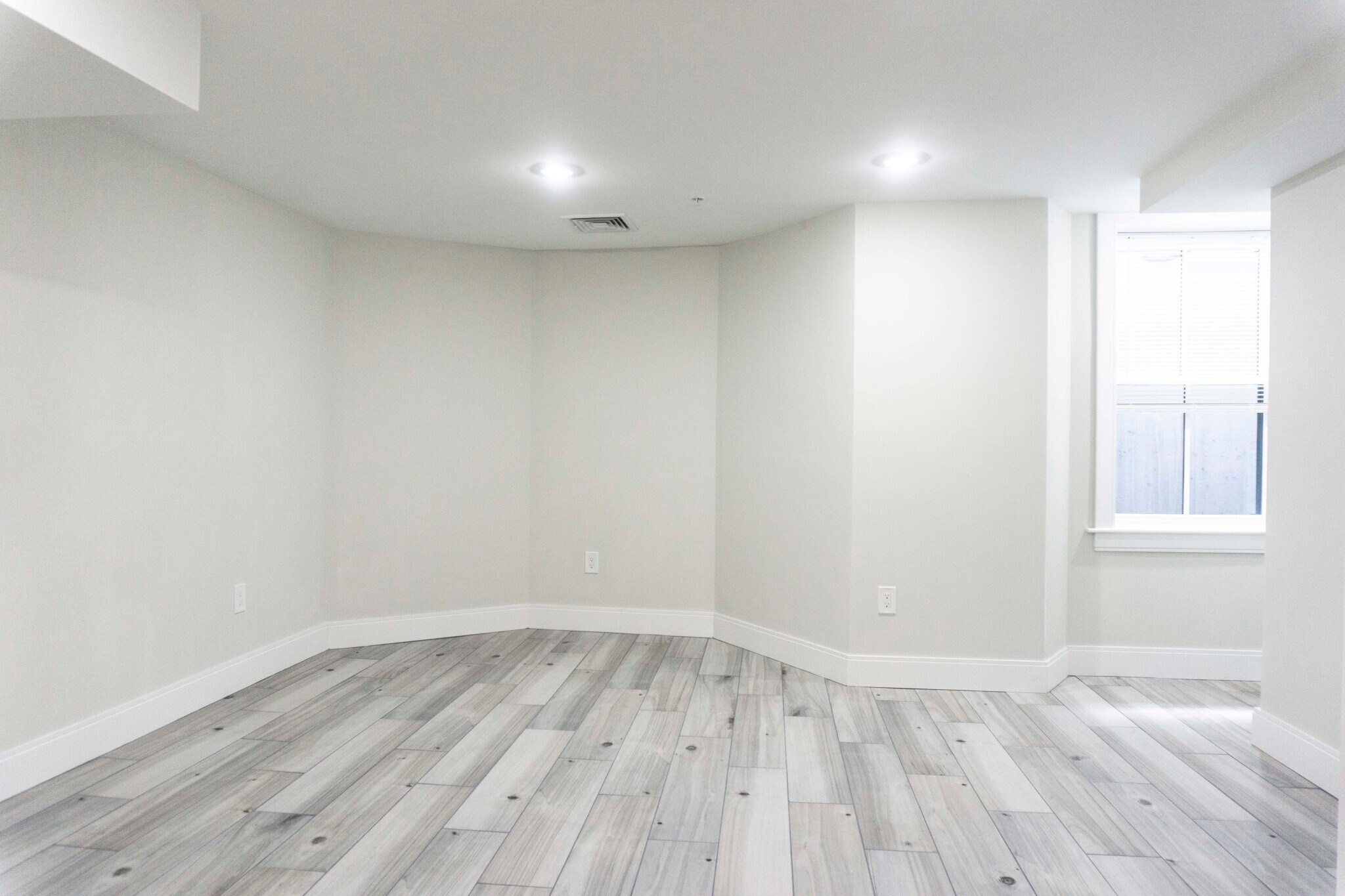 Building Photo - 79 Linden St