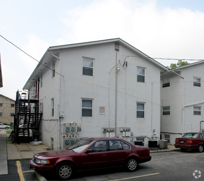 Building Photo - 110 E Norwich Ave