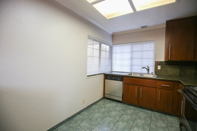 Building Photo - Union City Townhome on Alvarado Niles