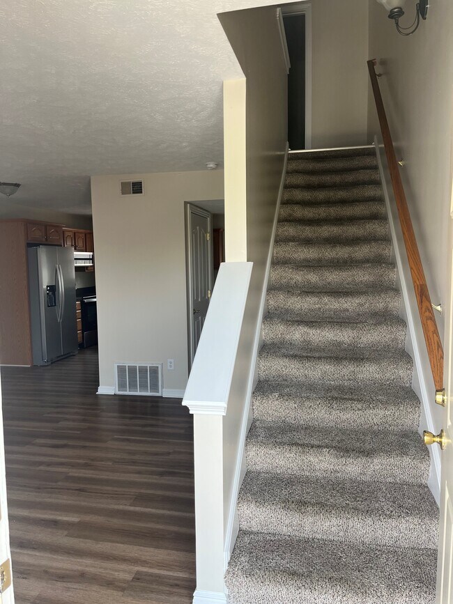 Building Photo - 6121 Upper Hunters Trce