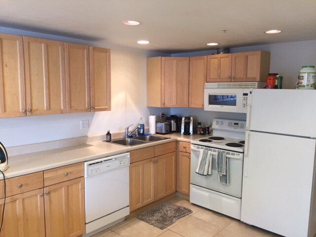 Building Photo - 6410 Phinney Ave N