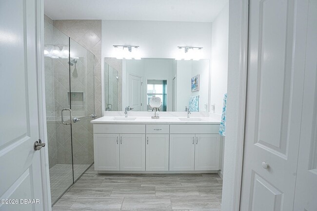 Building Photo - 375 Latitude Dr