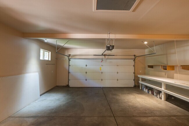 Building Photo - 2759 NW Champion Cir