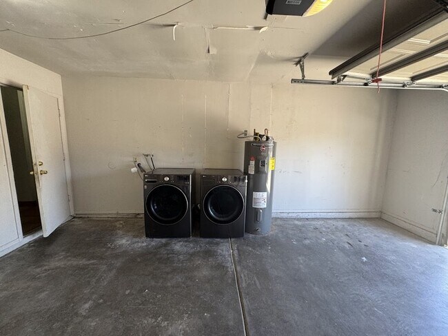 Building Photo - North Phoenix 2 bedroom Duplex