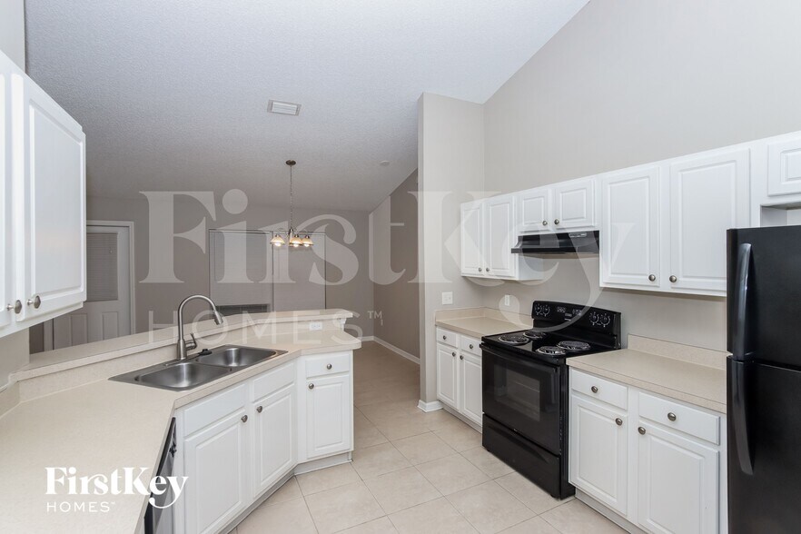 Building Photo - 2655 San Filippo Dr SE
