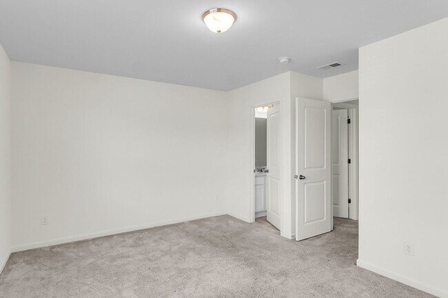 Building Photo - 424 Pender Woods Dr