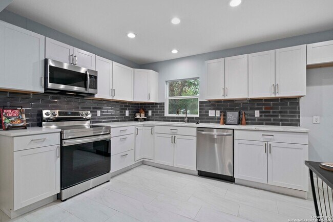 Building Photo - 333 Haggin St